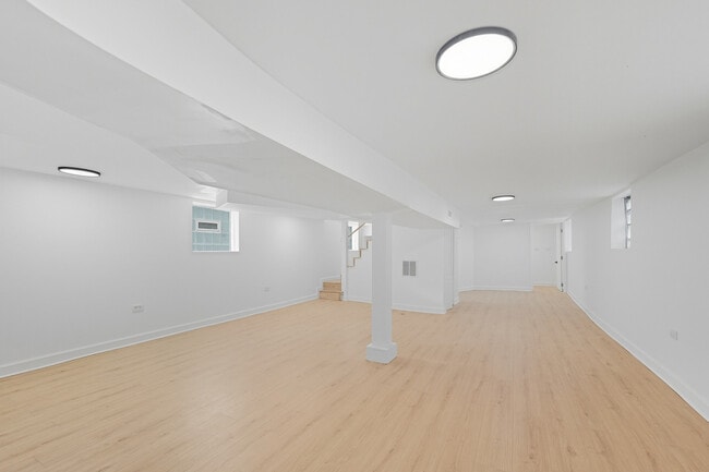 Building Photo - 218 W 115th St