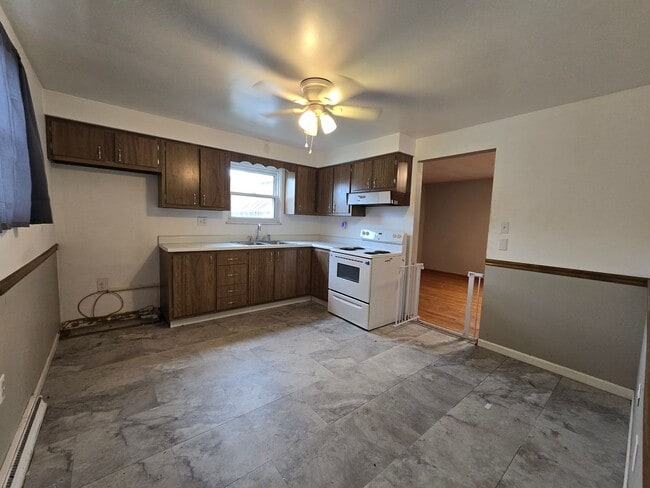 Building Photo - 3 Bedroom Home - Conveniently Located in N...