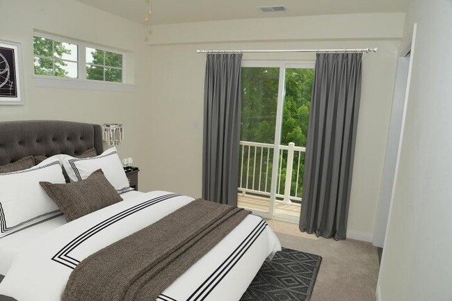 Building Photo - 208 Grand Ave