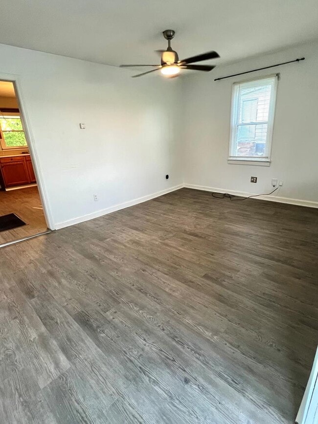 Building Photo - 117 Williams St