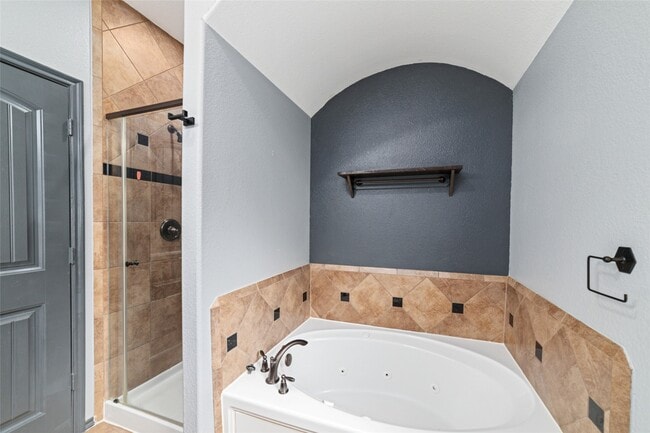 Building Photo - 5115 Whitebridge Ln