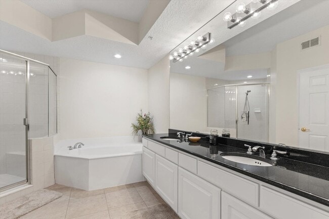 Building Photo - 215 S Ocean Grande Dr