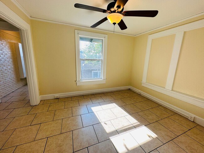 Building Photo - 3/1 2nd Story Duplex - Newly Updated!