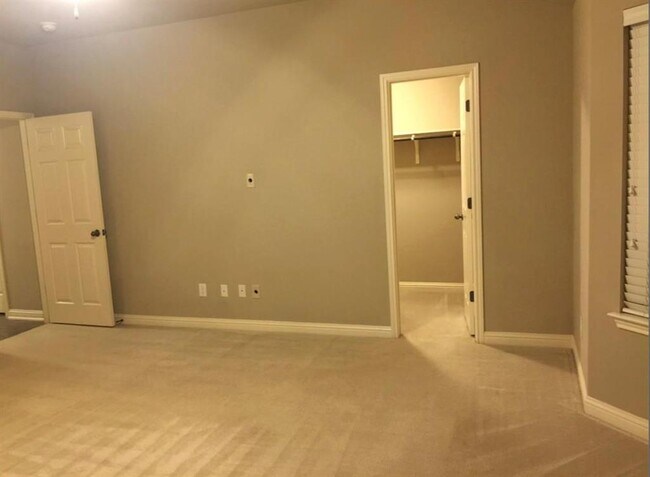 Building Photo - 319 Serene Hollow Ln