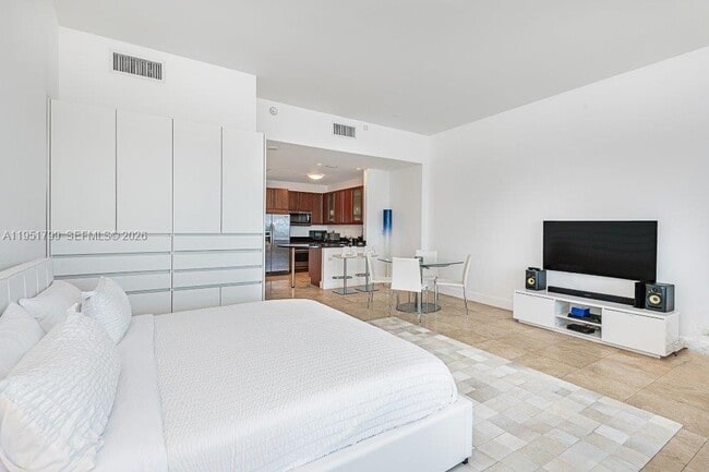 Building Photo - 2301 Collins Ave