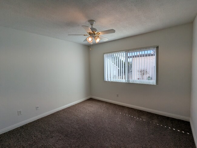 Building Photo - 1009 E Grand Ave