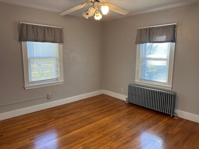 Building Photo - 24 Gilmore St