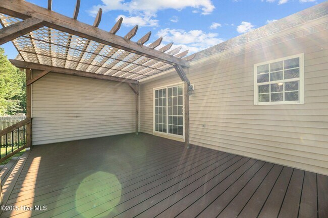 Building Photo - 123 Leonard Dr