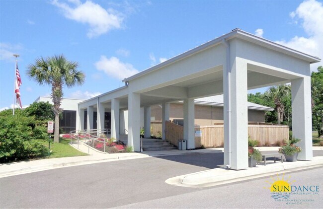 Building Photo - 2130 Pepper Dr