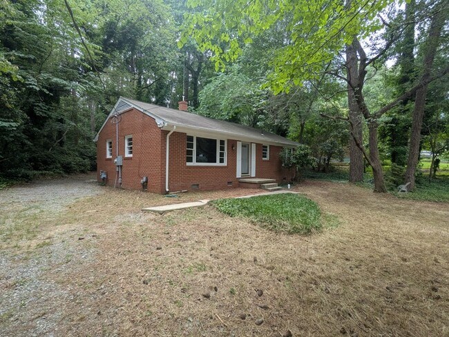 Building Photo - 23 S Circle Dr