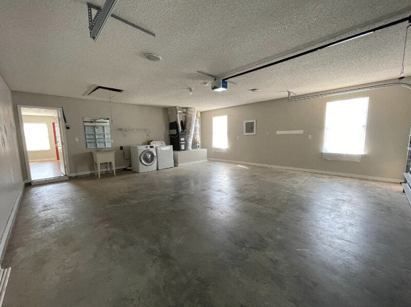 Building Photo - 447 Apple Dr
