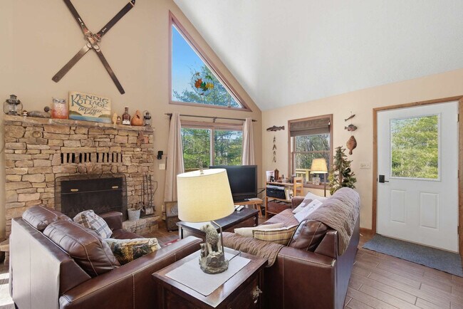 Building Photo - 610 Traci Ln