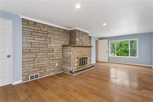 Building Photo - North Hills Area Bungalow