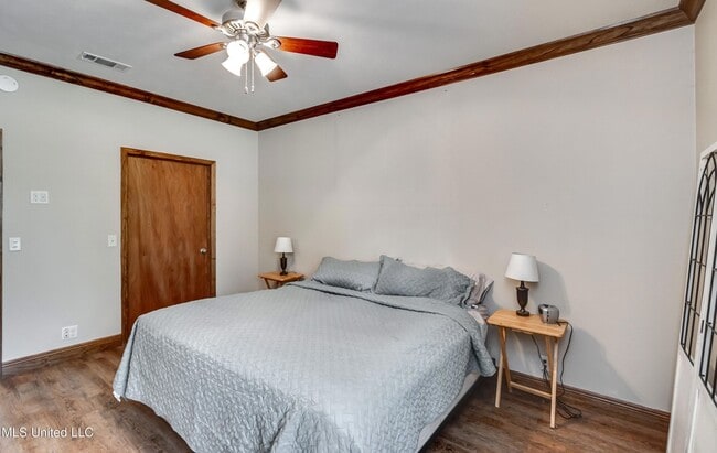 Building Photo - 1998 MS-16