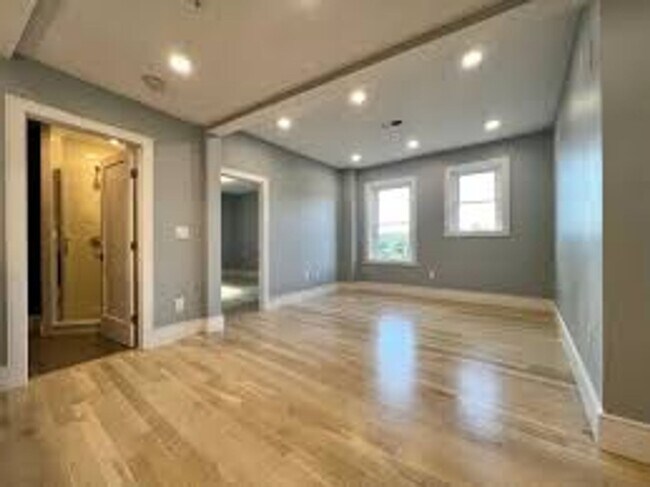 Building Photo - New Apartment on Washington Sq. In-Unit Washer and Dryer, Central Heat/AC, Steps from the T Stop