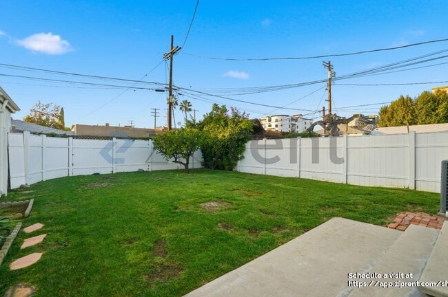 Building Photo - 1421 Stearns Dr