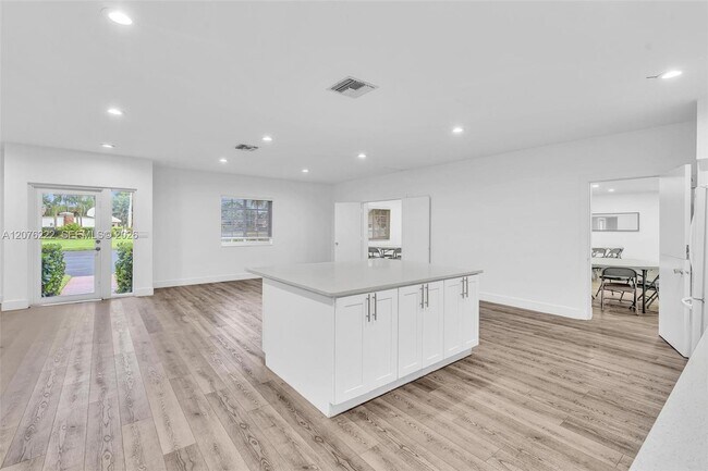 Building Photo - 101 SW 75th Ave