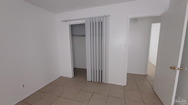 Building Photo - 5409 E Shore Dr