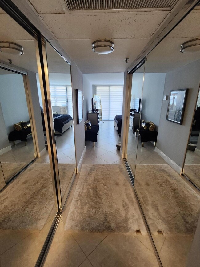 Building Photo - 899 Jeffery St