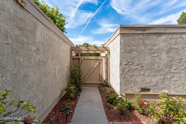 Building Photo - 2958 Dogwood Cir
