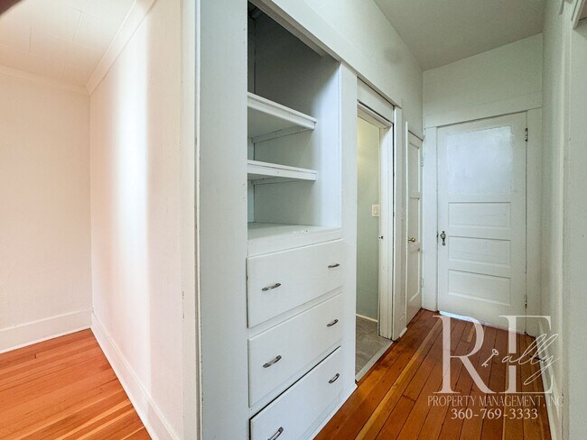 Building Photo - Light-Filled Home with Vaulted Ceilings, Bonus Basement & Walkable Location