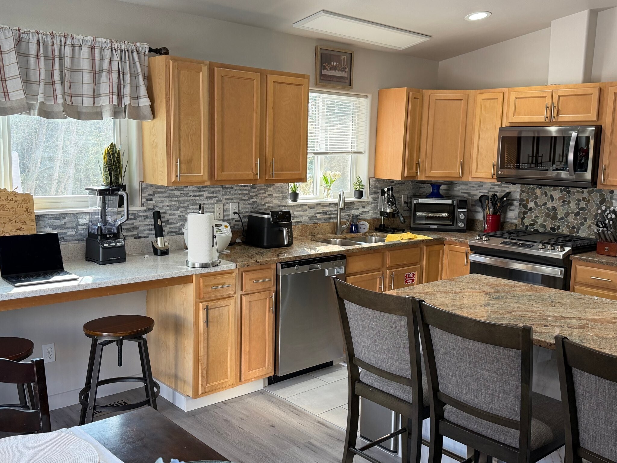 Building Photo - 4079 Scenic View Dr