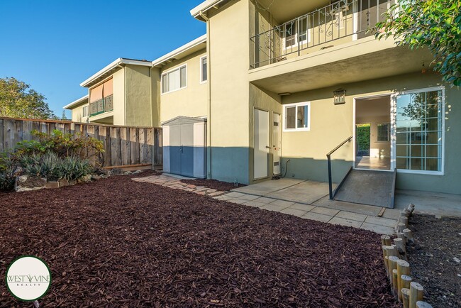 Primary Photo - Spacious 2 Bed 1 Bath Condo W/ Private Bac...