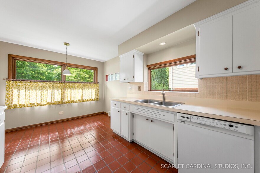 Kitchen - 500 S Madison Ave