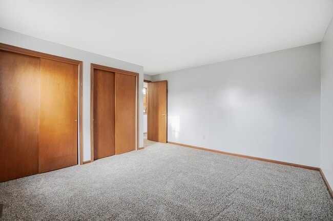 Building Photo - 9412 Vista Park Dr