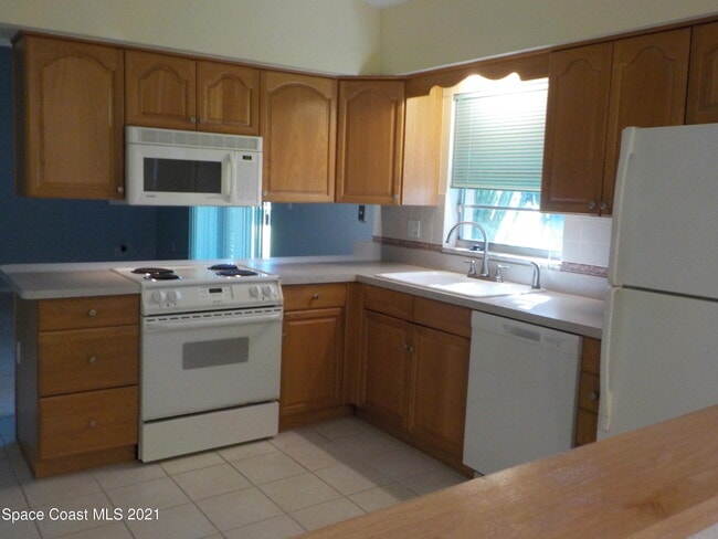 Building Photo - 520 Avondale Rd NE