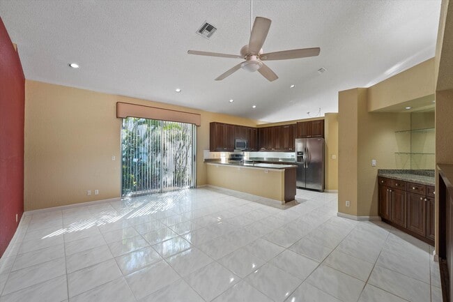 Building Photo - 10860 Fairmont Village Dr
