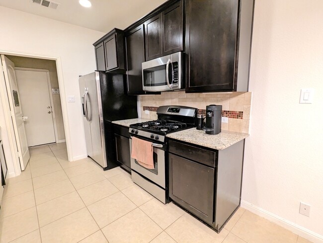 Building Photo - 1520 Beebrush Ln