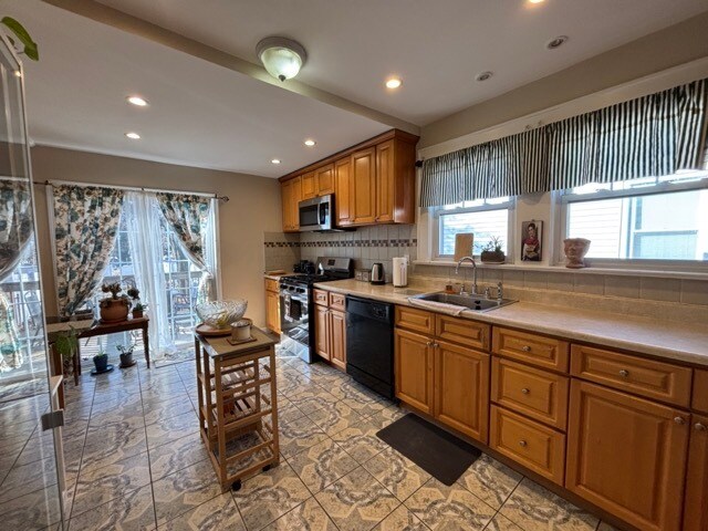 Building Photo - 1974 William St