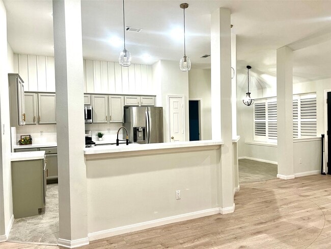 Building Photo - 5012 N Nelson Dr