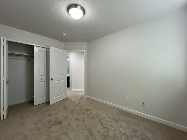 Building Photo - Beautifully Updated Bethany Townhome with Private Backyard and Modern Finishes