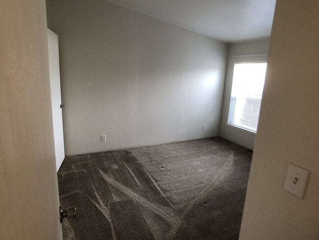Building Photo - Beautiful and Convenient Turner Location!