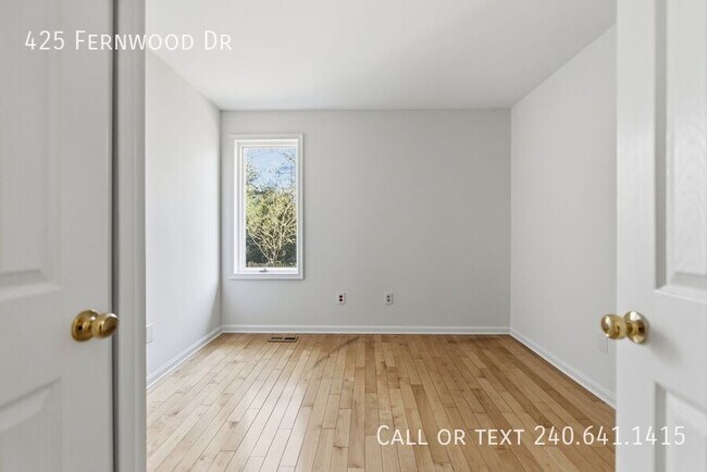 Building Photo - 425 Fernwood Dr