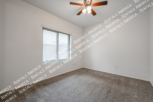 Building Photo - 967 E Rockwell Dr
