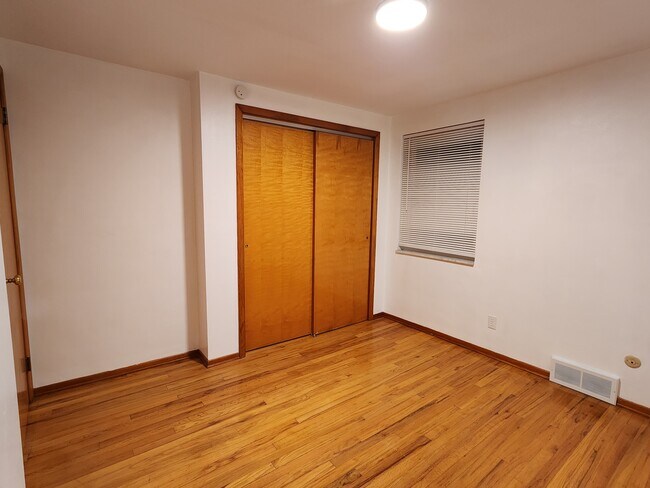 Building Photo - 432 3rd Ave