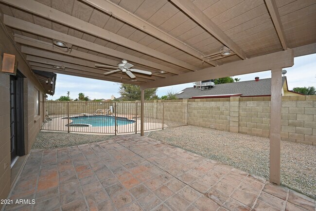 Building Photo - 7301 W Canterbury Dr
