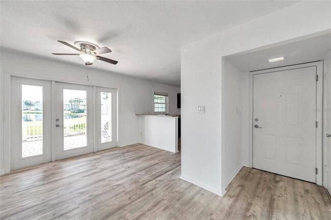 Building Photo - 108 Pompano Dr SE