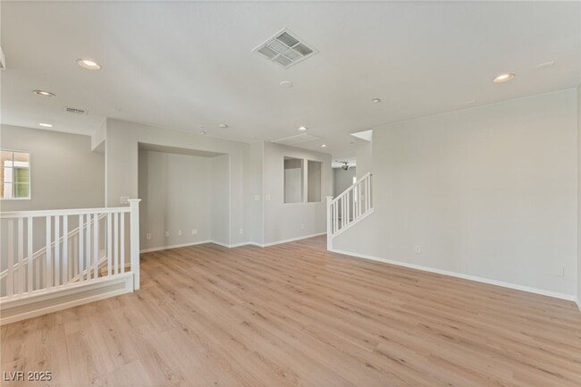 Building Photo - 9164 Enticing Ct