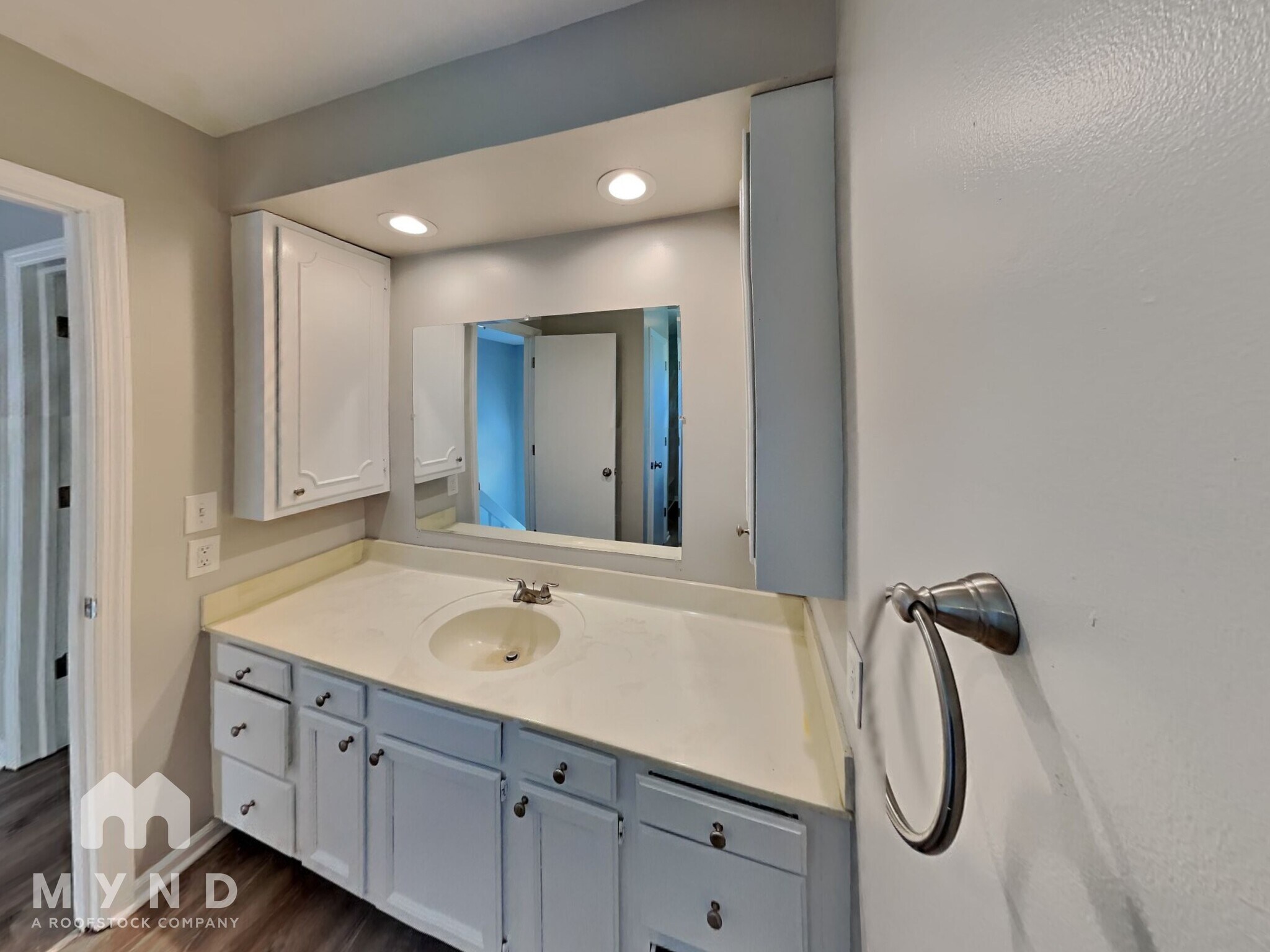 Building Photo - 6372 Birchview Dr S