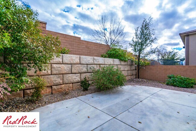 Building Photo - 4 Bedroom Home Near Golf Courses In St. George