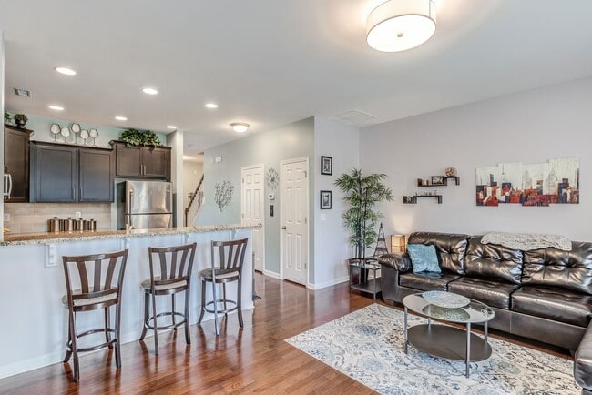 Building Photo - Luxury Townhome for rent!