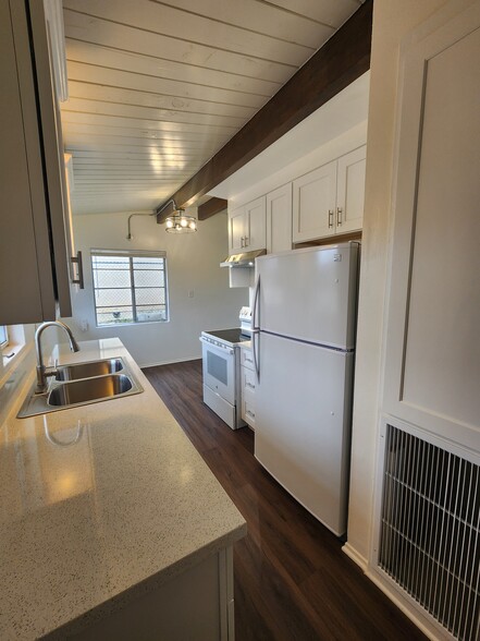 Kitchen - 6024 Baileya Ave