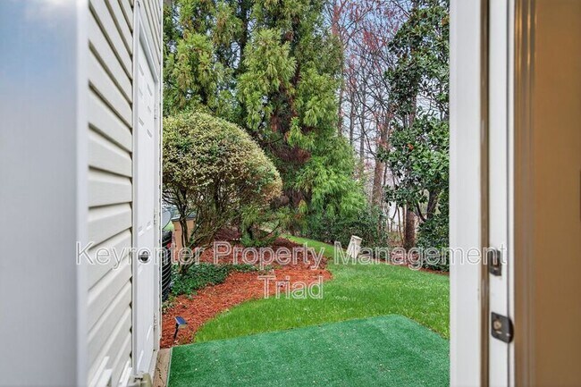 Building Photo - 2 Blue Stone Ln