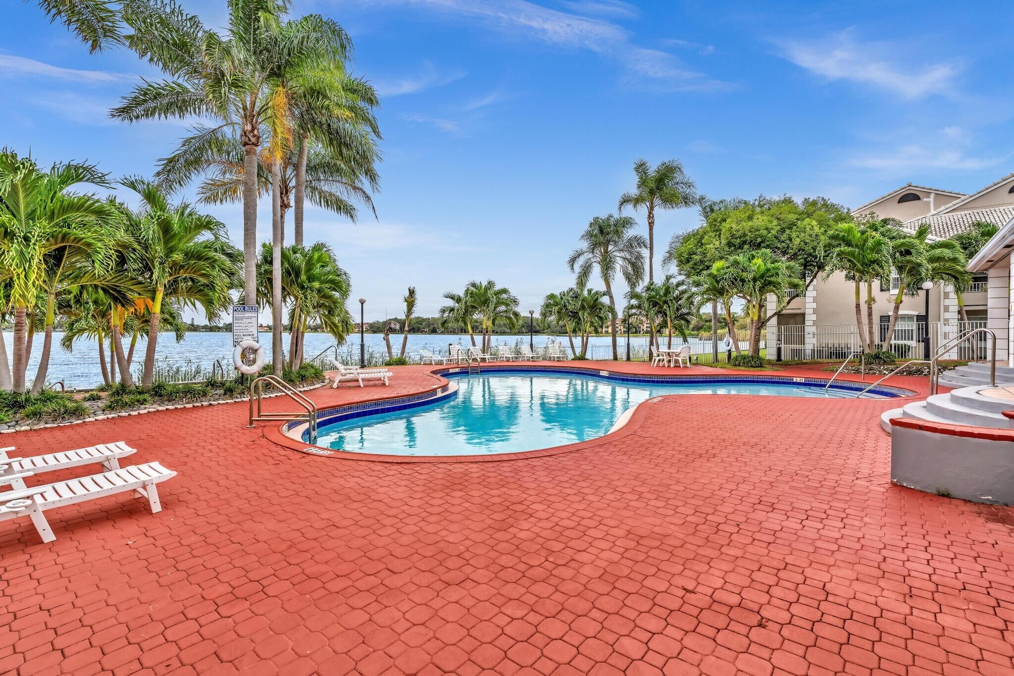 Building Photo - 2820 N Oakland Forest Dr