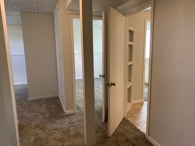 Building Photo - 800 Vassar Cir