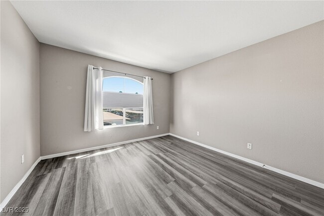 Building Photo - 4555 E Sahara Ave